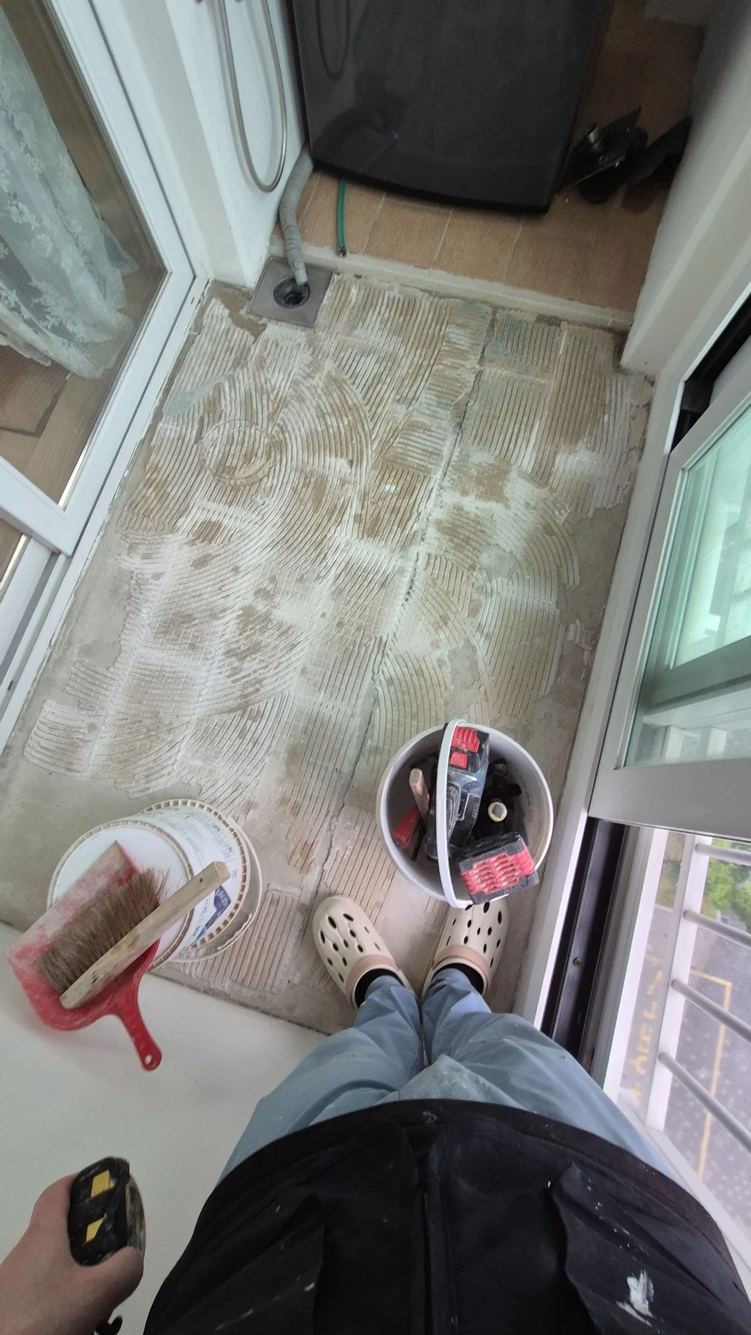 발코니 바닥타일 철거 후